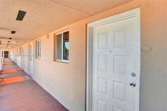 7755 W 30th Ct in Hialeah, FL - Foto de edificio - Building Photo