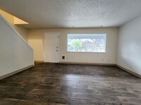 1669 Dollar St in West Linn, OR - Foto de edificio - Building Photo