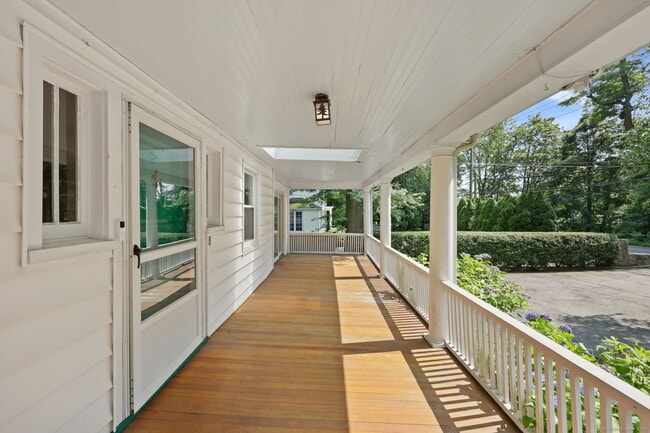 53 Indian Field Rd in Greenwich, CT - Building Photo - Building Photo