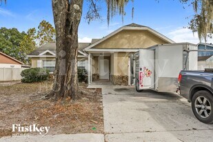 4718 Westwind Dr in Plant City, FL - Building Photo