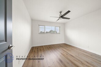 14119 Mulberry Dr. in Whittier, CA - Foto de edificio - Building Photo