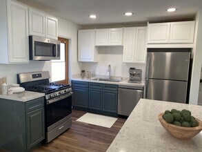 1376 Thomas Ave in San Diego, CA - Building Photo - Building Photo