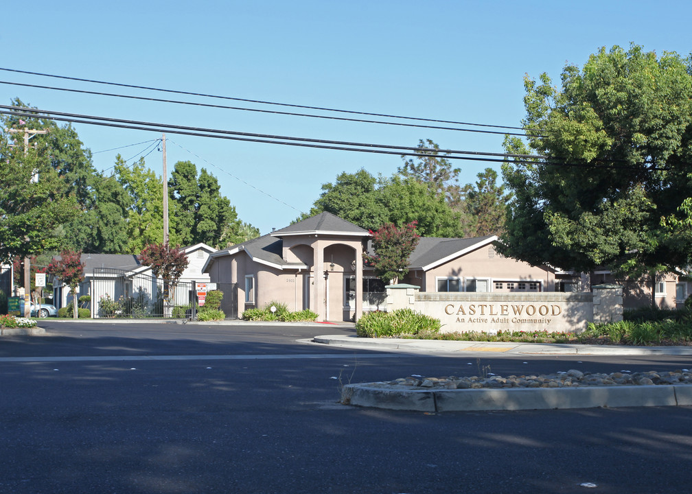 Castle Gardens in Atwater, CA - Foto de edificio