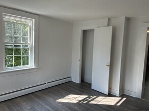 119 Pleasant St in Windsor, CT - Building Photo - Building Photo