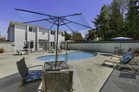 Campo Basso Apartment Homes in Lynnwood, WA - Foto de edificio - Building Photo