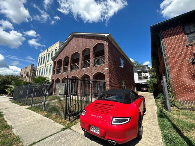 property at 508 W Clay St