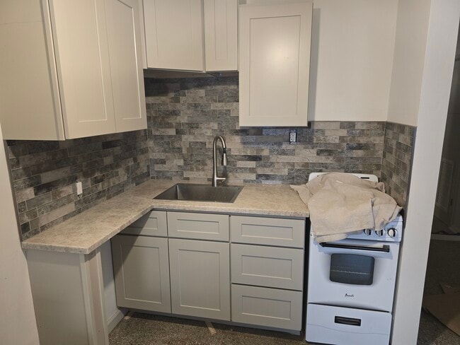 2455 NE Dixie Hwy, Unit B