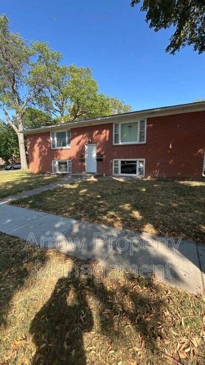 1100 S 25th St in Lincoln, NE - Building Photo