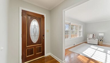 388 Tall Oaks Dr NE in Atlanta, GA - Building Photo - Building Photo