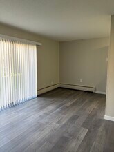 1025 Smetana Rd, Unit 3 in Hopkins, MN - Building Photo - Building Photo