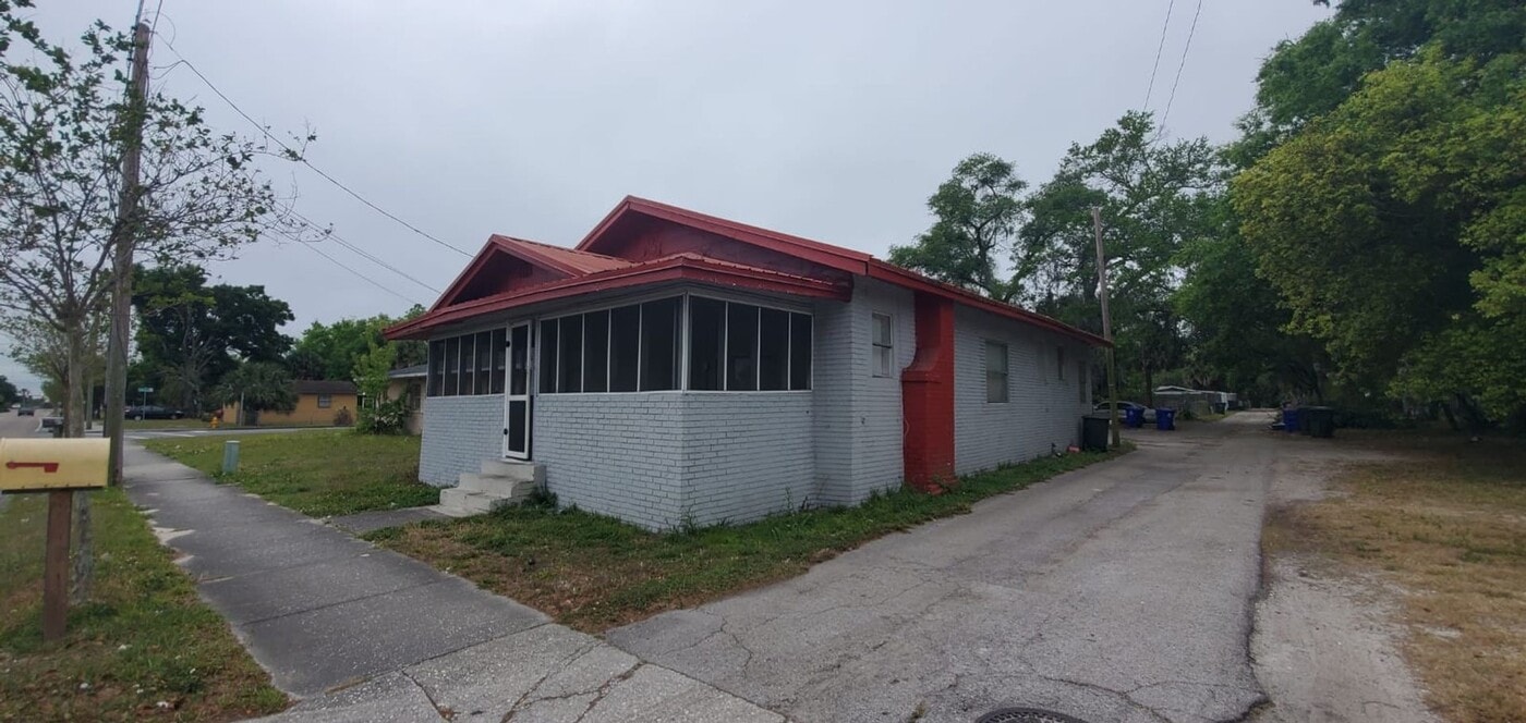 836 Martin Luther King Jr Ave in Lakeland, FL - Foto de edificio