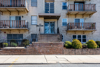 283 Main St in Ridgefield Park, NJ - Foto de edificio - Building Photo