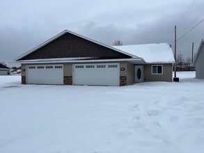 912 E Wisconsin St in Chippewa Falls, WI - Building Photo - Building Photo