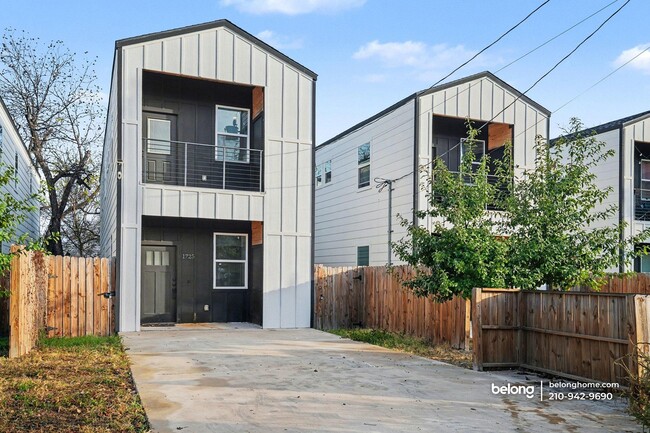 property at 1725 E Crockett St