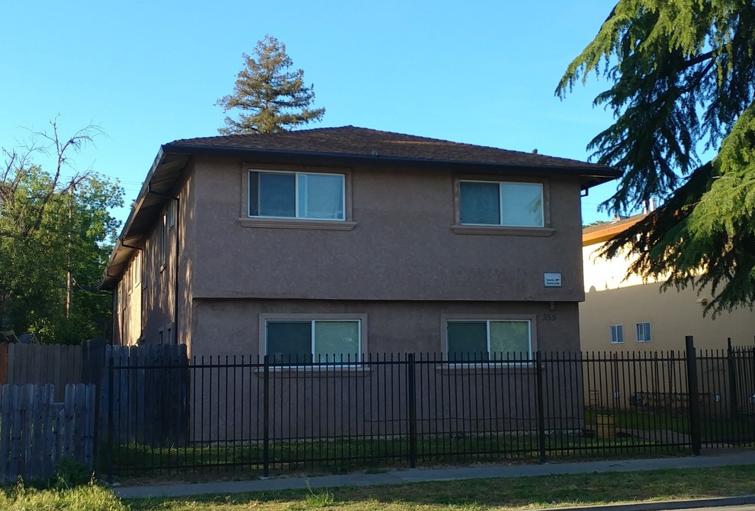 355 El Camino Ave in Sacramento, CA - Building Photo