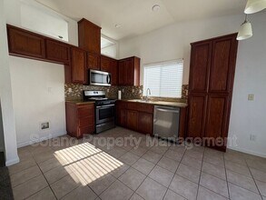 1687 Highland Cir in Fairfield, CA - Building Photo - Building Photo