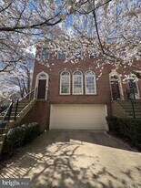 2792 Thaxton Ln in Oakton, VA - Building Photo