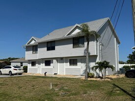 512 SE 43rd St in Cape Coral, FL - Building Photo