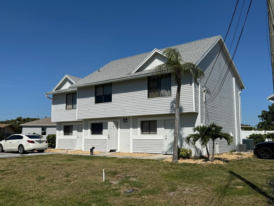 512 SE 43rd St in Cape Coral, FL - Building Photo