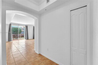 8858 W Flagler St in Miami, FL - Building Photo - Building Photo