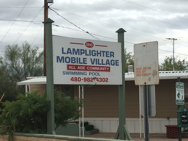 2810 W 4th Ave in Apache Junction, AZ - Foto de edificio - Building Photo