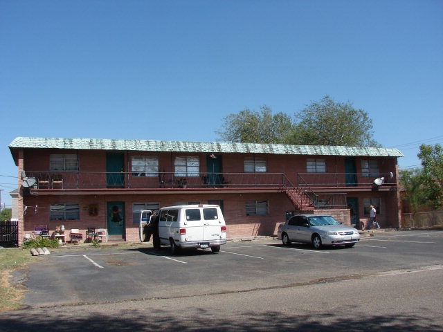 121 Van Week St in Edinburg, TX - Building Photo