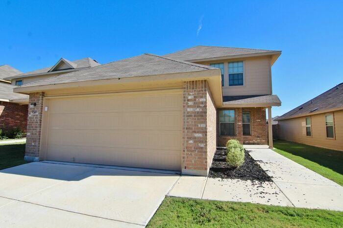 7510 Whispine in San Antonio, TX - Building Photo