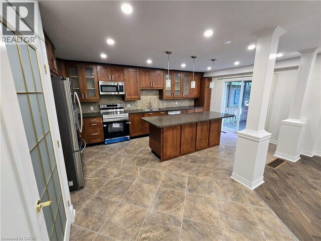 157 Langlaw Dr in Cambridge, ON - Building Photo - Building Photo