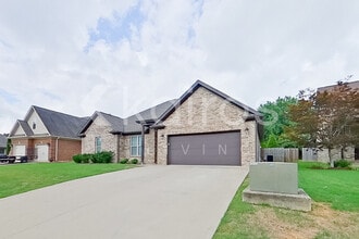 117 Old Orchard Rd in Florence, AL - Foto de edificio - Building Photo