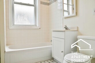 2318 N Southport Ave, Unit 3R in Chicago, IL - Foto de edificio - Building Photo