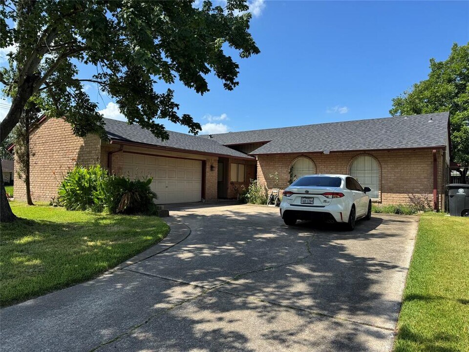 15538 Baybrook Dr in Houston, TX - Building Photo