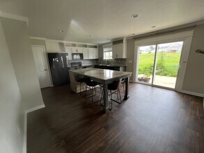 6797 Brittany Oak Dr in Louisville, KY - Building Photo - Building Photo