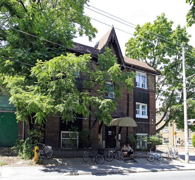 382 Dovercourt Rd