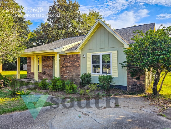 7811 Coronet Ln in Pensacola, FL - Building Photo - Building Photo