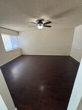 3233 Colgate Ln in Bakersfield, CA - Foto de edificio - Building Photo