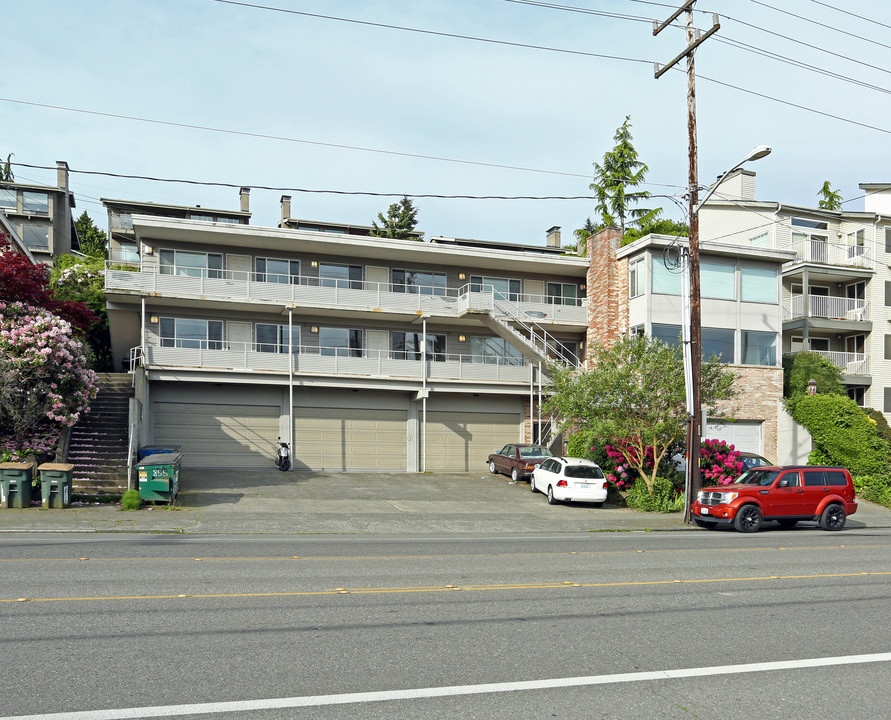 Klahowya Apartments in Seattle, WA - Building Photo