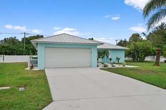 7412 14th Ave W in Bradenton, FL - Foto de edificio - Building Photo