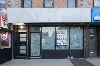 67-20 Fresh Pond Rd in Ridgewood, NY - Foto de edificio - Building Photo