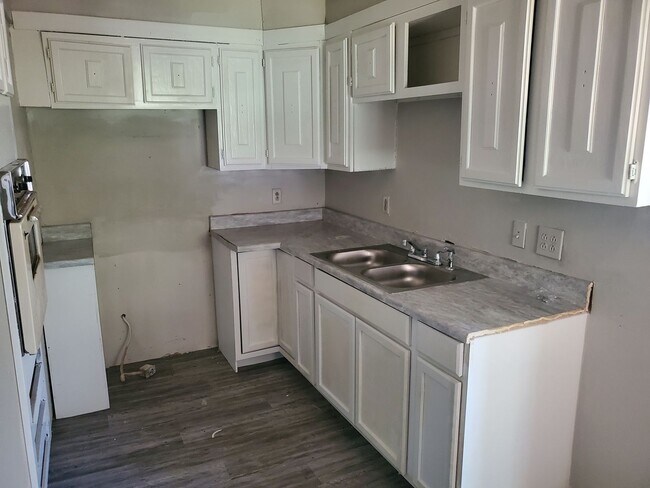 724 NW 96th St in Oklahoma City, OK - Building Photo - Building Photo