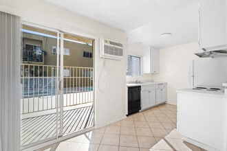 1011 N Palm Ave in West Hollywood, CA - Foto de edificio - Building Photo