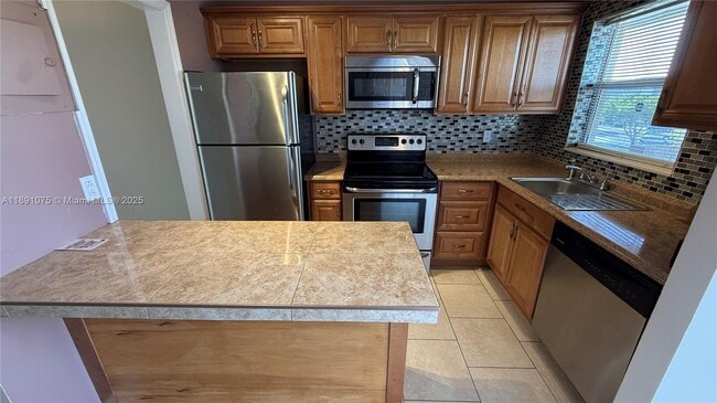 8500 Sunrise Lakes Blvd in Sunrise, FL - Building Photo - Building Photo