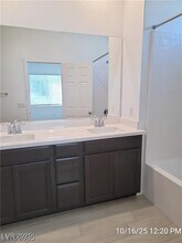 965 Nevada State Dr in Henderson, NV - Foto de edificio - Building Photo