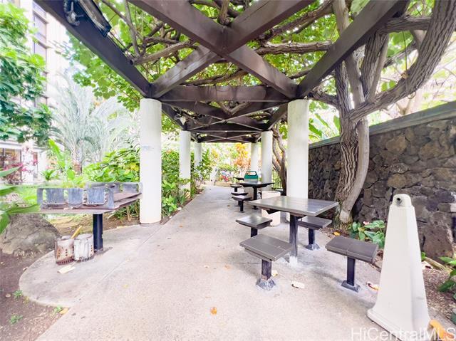 300 Wai Nani Way, Unit 1005 in Honolulu, HI - Foto de edificio - Building Photo