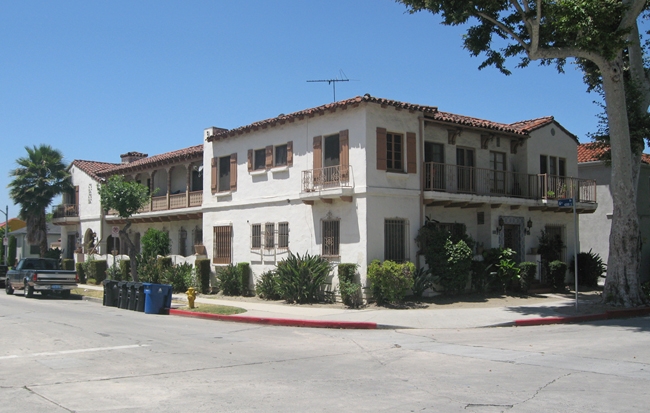 2800 W 42nd St in Los Angeles, CA - Building Photo