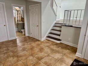 139 Rues Ln in East Brunswick, NJ - Building Photo - Building Photo