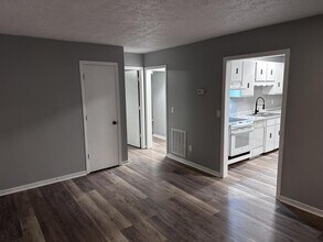 300 Car-Mol Dr in Johnson City, TN - Building Photo - Building Photo