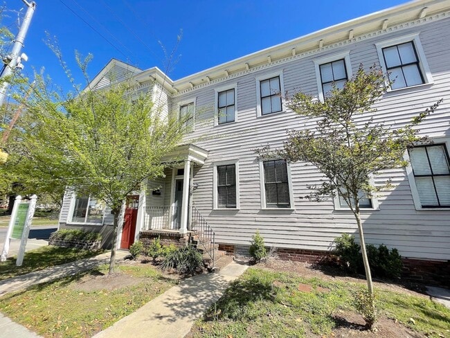 property at 606 E Henry St