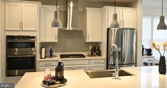 2527 Emerald Branch Dr in Hyattsville, MD - Building Photo