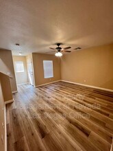 4970 Volcanic Rock Ln in Las Vegas, NV - Foto de edificio - Building Photo