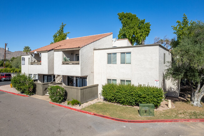 Shadow Bend Condominiums in Scottsdale, AZ - Foto de edificio - Primary Photo